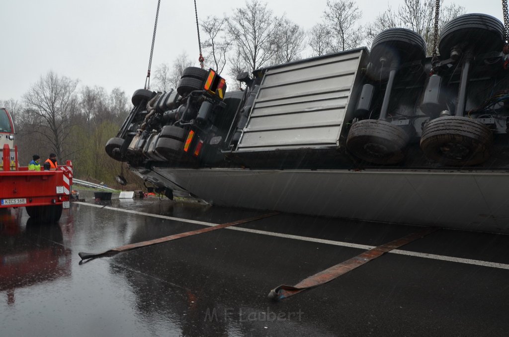 VU LKW umgestuerzt A 3 Rich Frankfurt AS Koenigsforst P416.JPG - Miklos Laubert